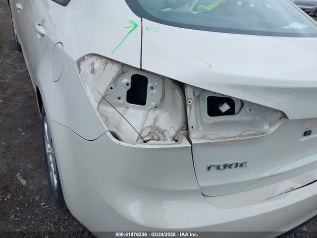 KNAFK4A61F5372678 KIA FORTE LX