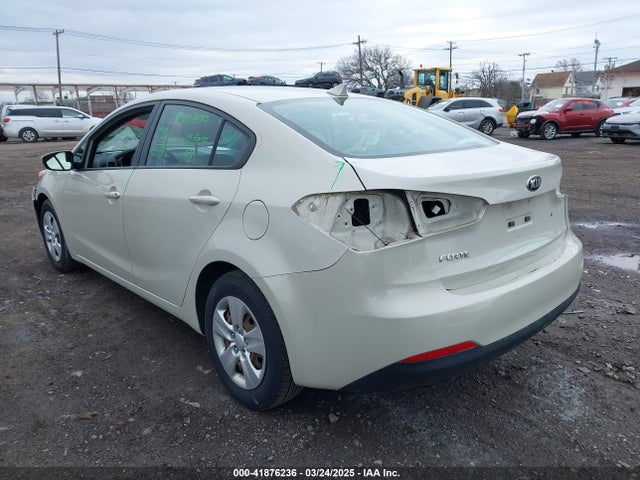 KNAFK4A61F5372678 KIA FORTE LX