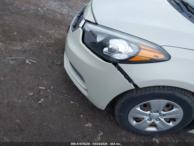 KNAFK4A61F5372678 KIA FORTE LX