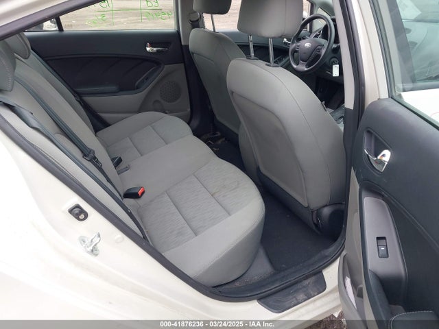 KNAFK4A61F5372678 KIA FORTE LX