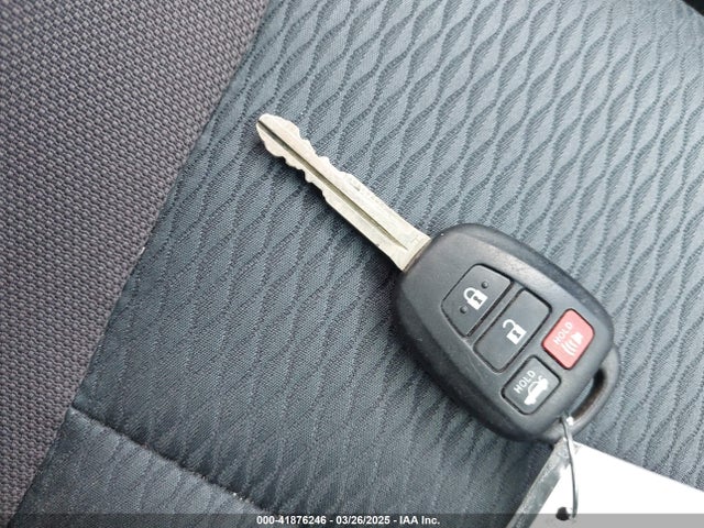 2T1BURHE5JC049431 Toyota COROLLA LE