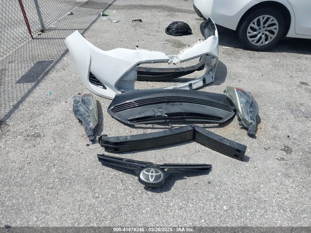 2T1BURHE5JC049431 Toyota COROLLA LE