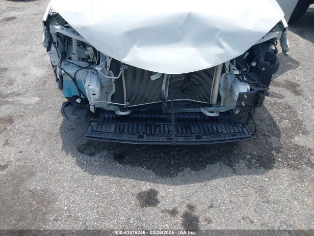 2T1BURHE5JC049431 Toyota COROLLA LE