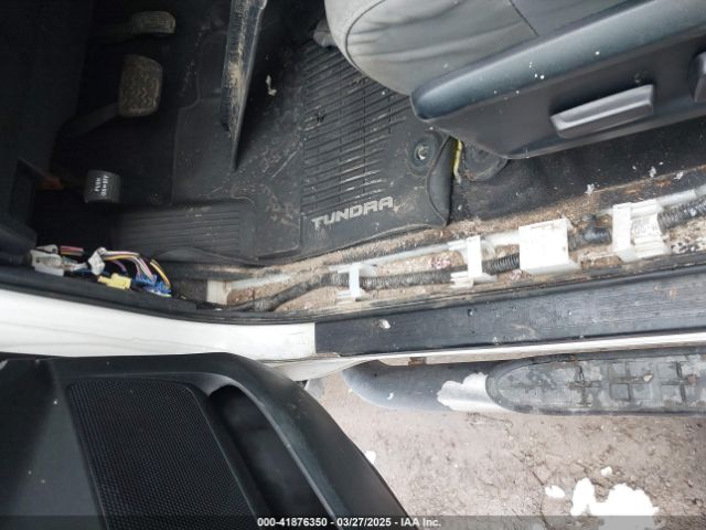 5TFDY5F12HX646120 Toyota Tundra Sr5 5.7l V8