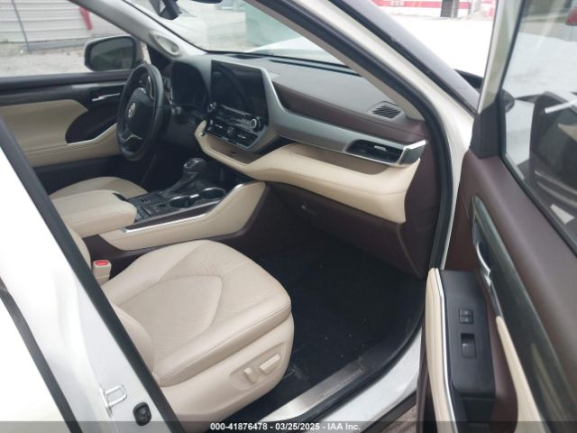 5TDFZRAH8MS078635 Toyota Highlander Platinum