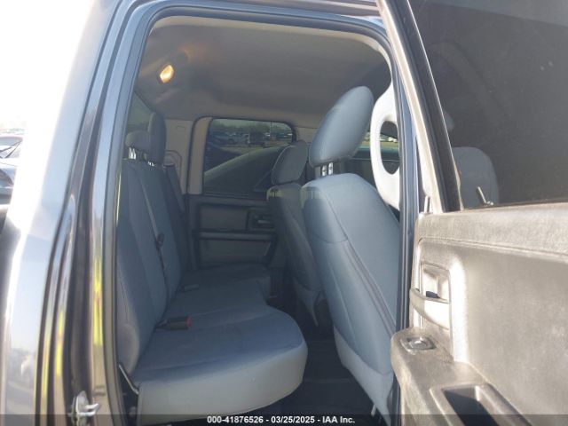 1C6RR7FT5JS198871 RAM 1500 Express  4x4 6'4 Box