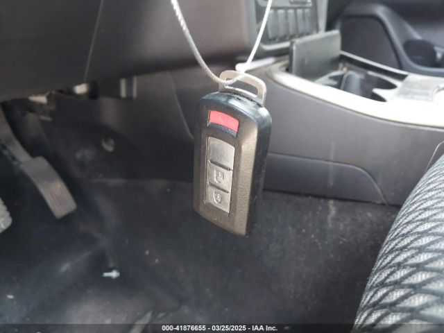 JA4AZ3A31HZ021509 Mitsubishi Outlander Se