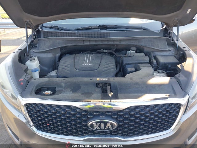 5XYPG4A58GG077375 KIA Sorento 3.3l Lx