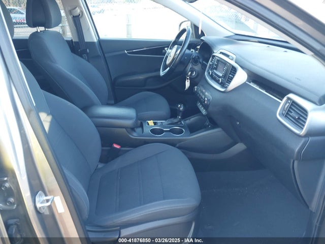 5XYPG4A58GG077375 KIA Sorento 3.3l Lx