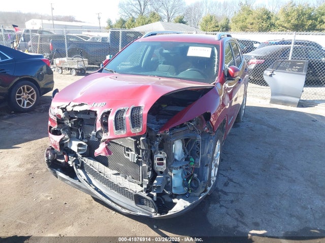 1C4PJLCB3GW369825 Jeep Cherokee Latitude