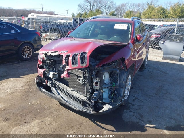 1C4PJLCB3GW369825 Jeep Cherokee Latitude