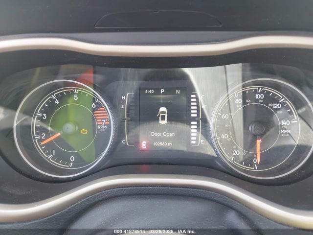 1C4PJLCB3GW369825 Jeep Cherokee Latitude