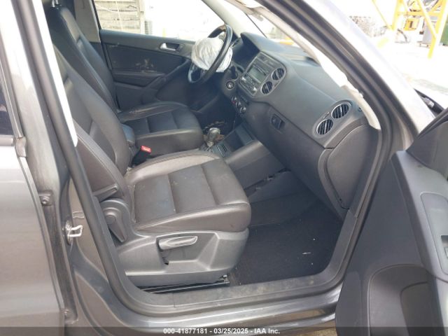 WVGAV3AX4EW564480 Volkswagen TIGUAN SE