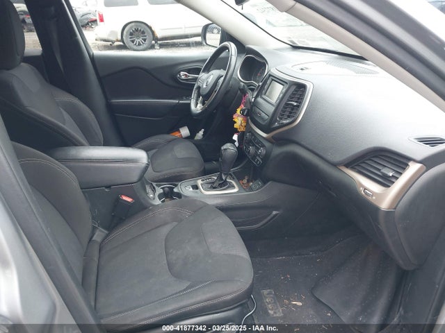 1C4PJLCB0FW506203 Jeep Cherokee Latitude