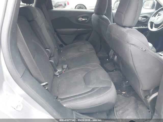 1C4PJLCB0FW506203 Jeep Cherokee Latitude