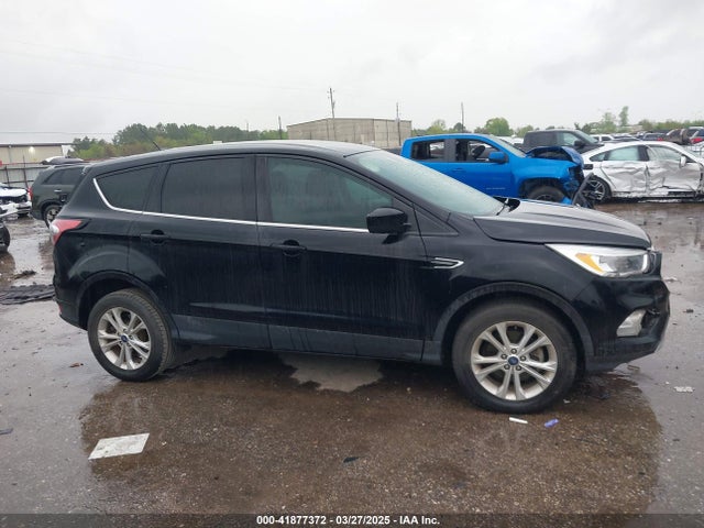 1FMCU0GD4HUE93661 Ford ESCAPE SE
