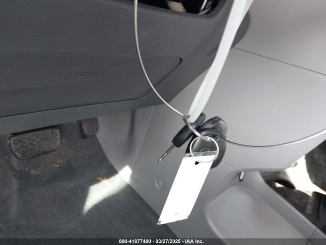 5TDKZ3DCXHS870397 Toyota Sienna Le 8 Passenger