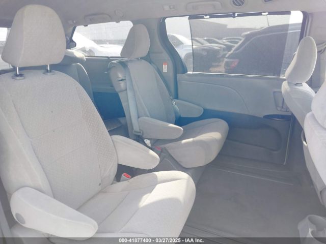 5TDKZ3DCXHS870397 Toyota Sienna Le 8 Passenger