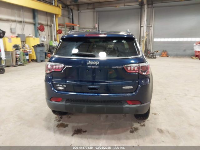 3C4NJDBB1JT399045 Jeep Compass Latitude 4x4