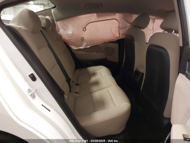 5NPD84LF4JH369157 Hyundai ELANTRA SEL