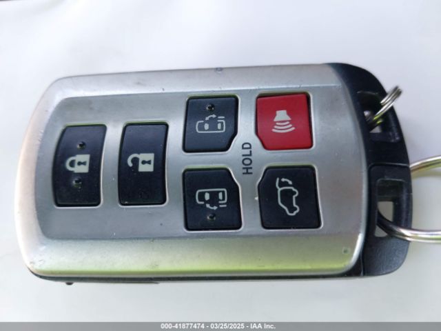 5TDYZ3DC2HS806686 Toyota Sienna Xle 8 Passenger
