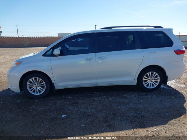 5TDYZ3DC2HS806686 Toyota Sienna Xle 8 Passenger