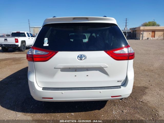 5TDYZ3DC2HS806686 Toyota Sienna Xle 8 Passenger