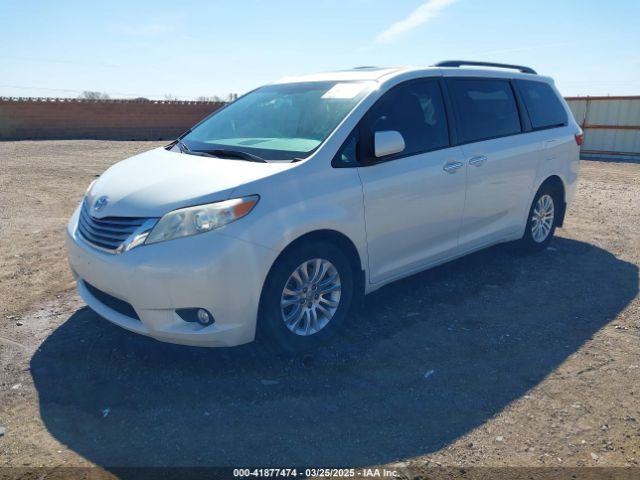 5TDYZ3DC2HS806686 Toyota Sienna Xle 8 Passenger