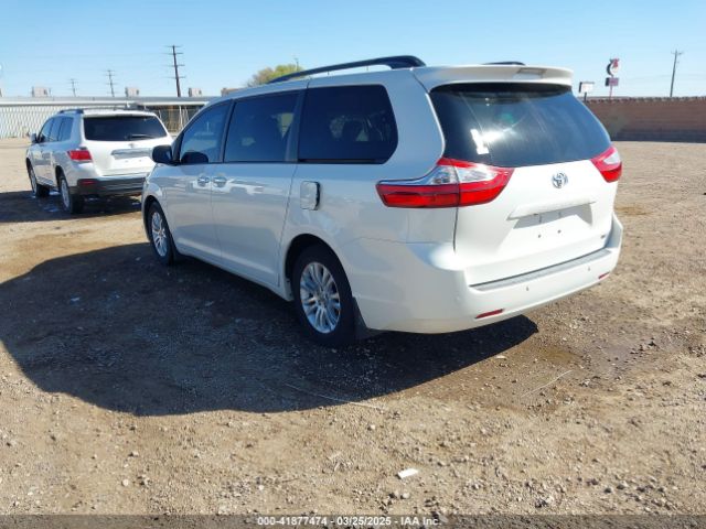 5TDYZ3DC2HS806686 Toyota Sienna Xle 8 Passenger