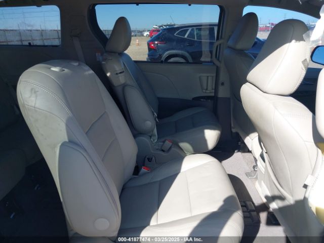 5TDYZ3DC2HS806686 Toyota Sienna Xle 8 Passenger