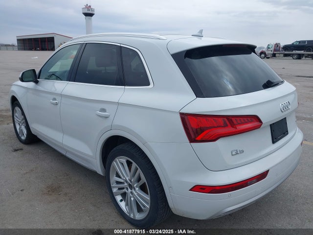 WA1CNAFY5K2057135 Audi Q5 45 Premium