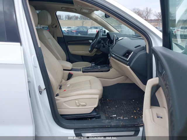 WA1CNAFY5K2057135 Audi Q5 45 Premium