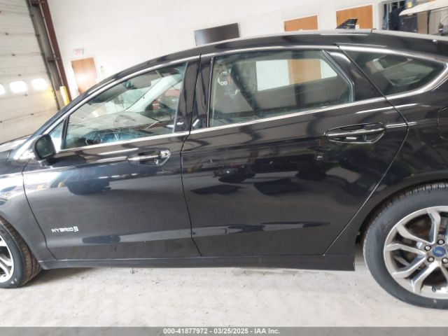 3FA6P0RU7KR217372 Ford Fusion Hybrid Titanium