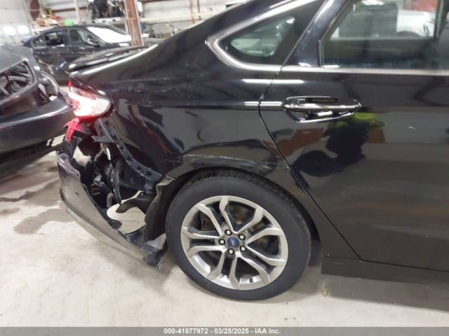 3FA6P0RU7KR217372 Ford Fusion Hybrid Titanium