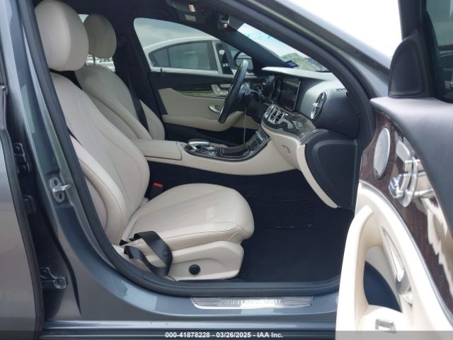WDDZF4KB4KA489825 Mercedes-Benz E 300 4matic