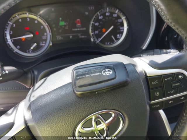 5TDGZRAHXNS128053 Toyota Highlander Xle