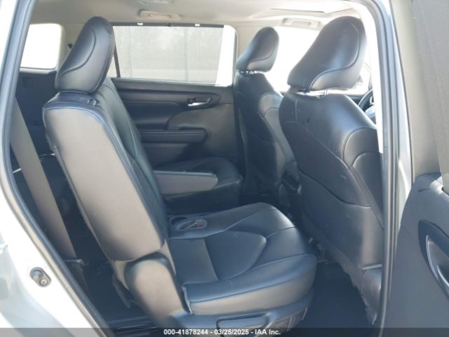 5TDGZRAHXNS128053 Toyota Highlander Xle