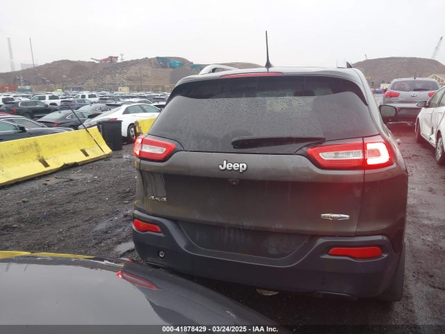 1C4PJMCB2GW318015 Jeep Cherokee Latitude