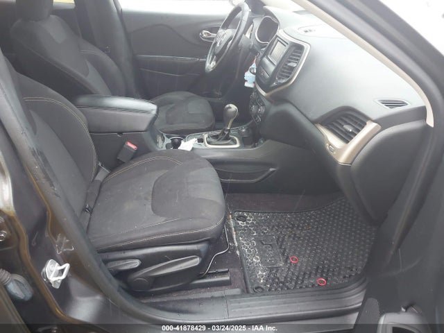 1C4PJMCB2GW318015 Jeep Cherokee Latitude