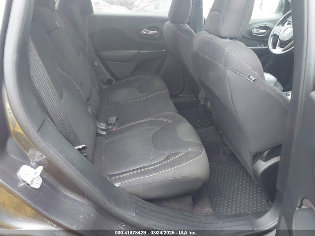 1C4PJMCB2GW318015 Jeep Cherokee Latitude