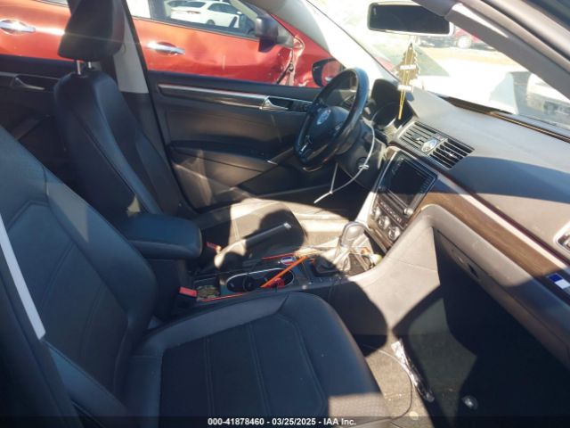 1VWBT7A30GC049027 Volkswagen Passat 1.8t Se
