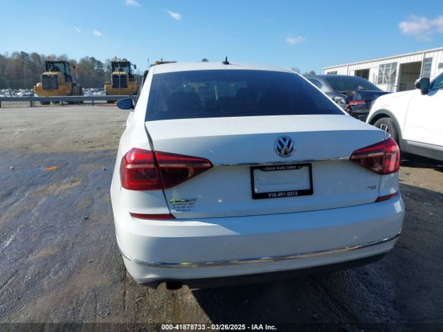 1VWAT7A3XHC003198 Volkswagen Passat 1.8t S