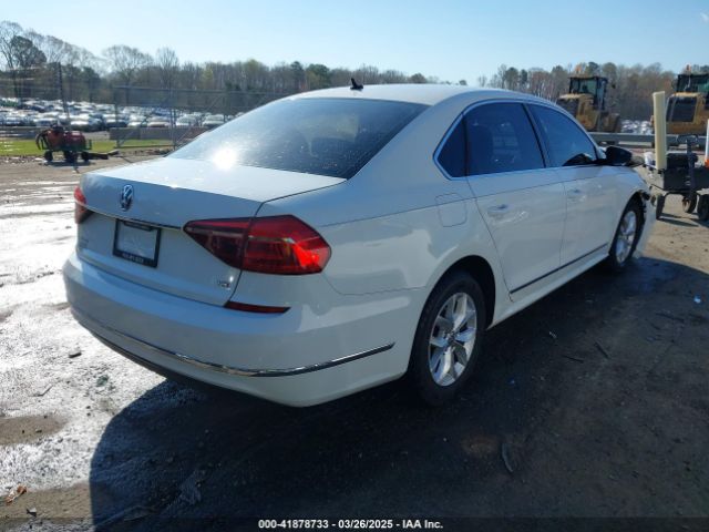 1VWAT7A3XHC003198 Volkswagen Passat 1.8t S