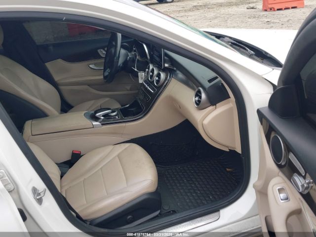 55SWF4JB0FU085110 Mercedes-Benz C 300 Luxury/sport