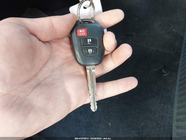 2T3ZFREV1GW307536 Toyota RAV4 LE