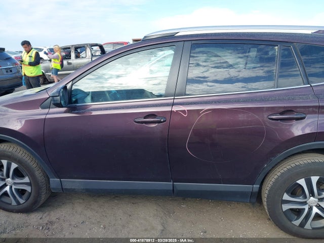 2T3ZFREV1GW307536 Toyota RAV4 LE