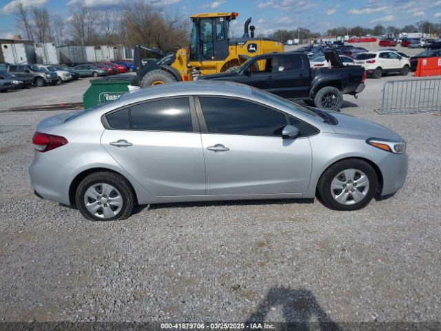 3KPFL4A79JE199885 KIA FORTE LX