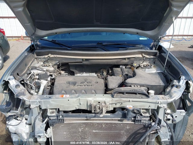 JA4AZ3A32KZ042649 Mitsubishi Outlander Se