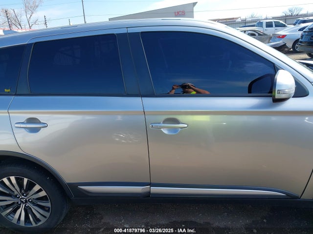JA4AZ3A32KZ042649 Mitsubishi Outlander Se