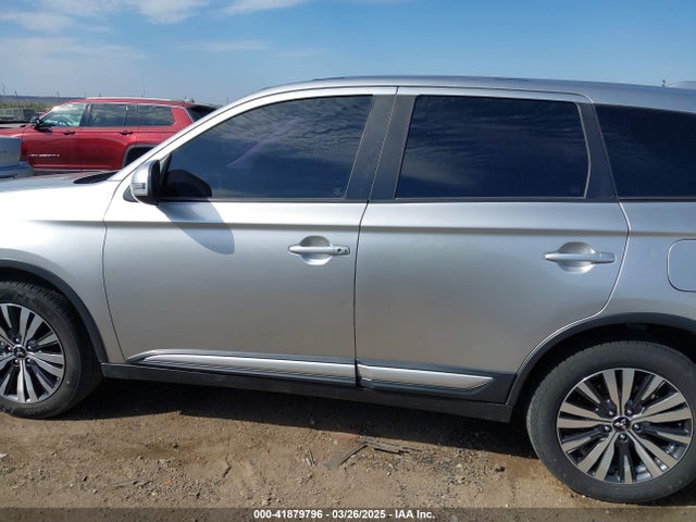 JA4AZ3A32KZ042649 Mitsubishi Outlander Se